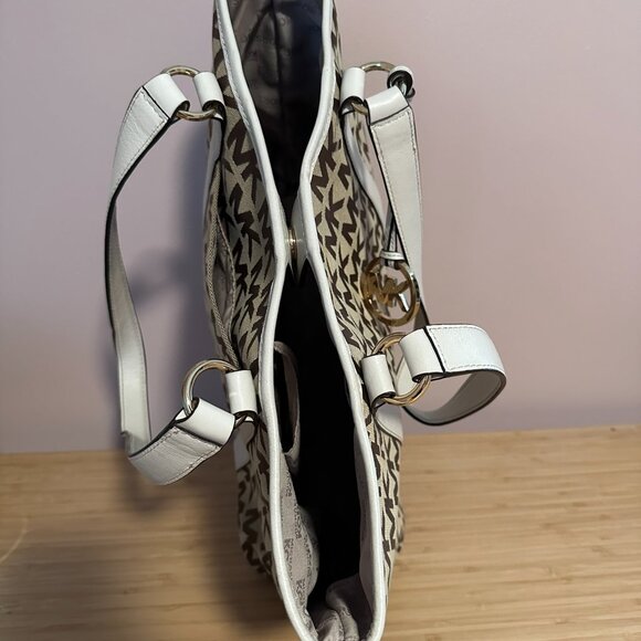 Michael Kors Shoulder Bag With White Trim - Picture 6 of 6